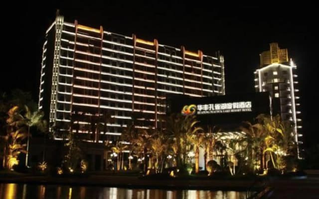 Huafeng Peacock Lake Hotel & Resort