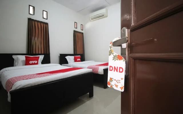 Wisma Ray Syariah by OYO Rooms