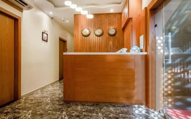 Hotel Volga Plaza (Near Colaba Causeway)