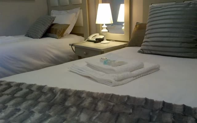 Empoza Sea View Guest House
