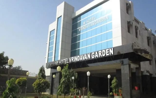 Hotel Vrindavan Garden