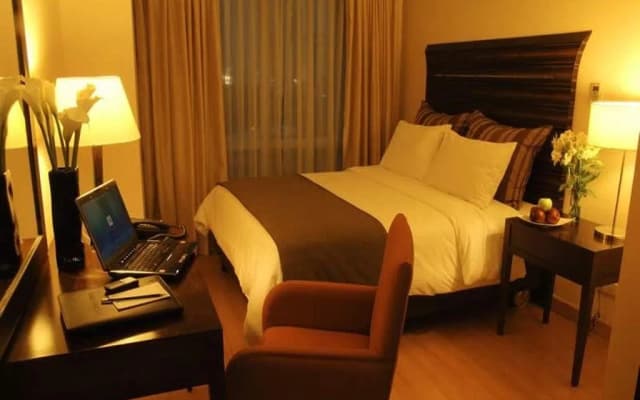 Lancaster Hotel by Central Flats