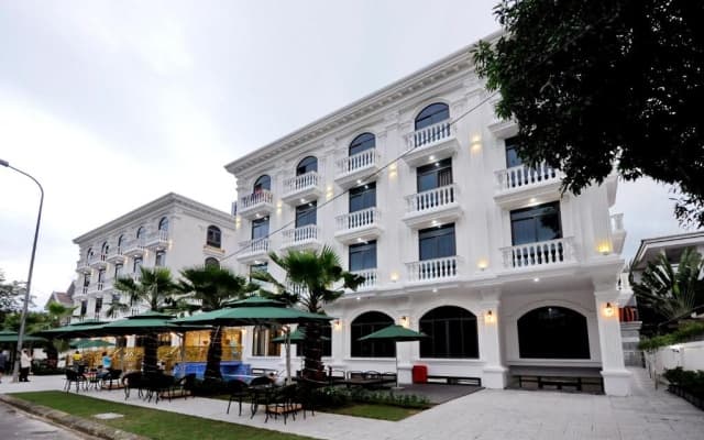 Crown Nguyen Hoang Hotel