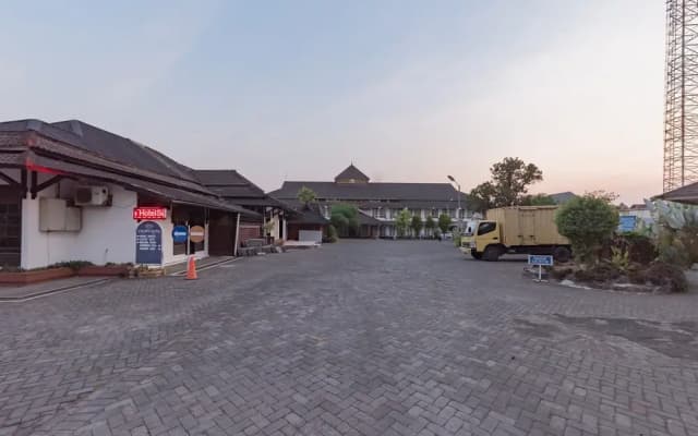 Urbanview Hotel Crown Tasikmalaya by RedDoorz