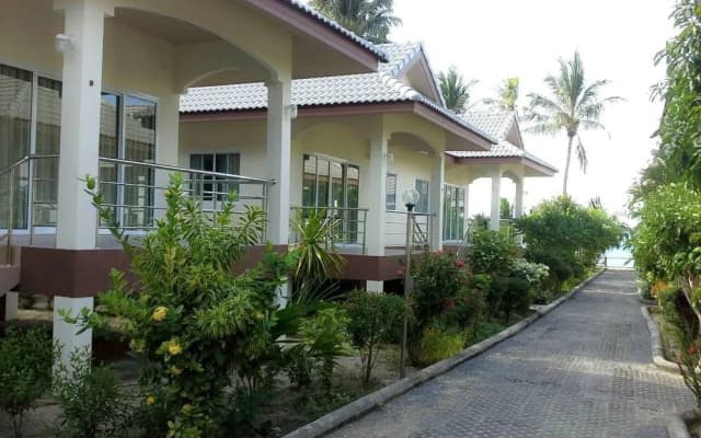 Krisada Beach Resort