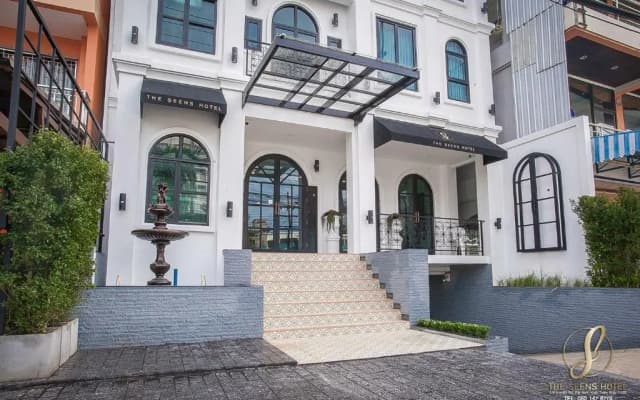 The Seens Hotel