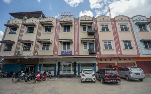 OYO 448 Hotel Central