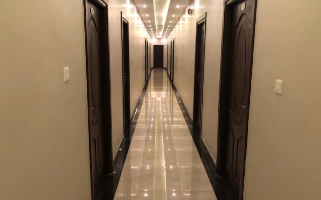 Hotel KNP Nest