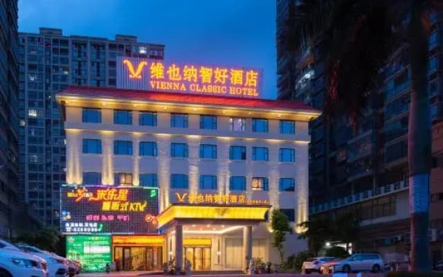 Vienna Classic Hotel (Zhangzhou Longchi Center)