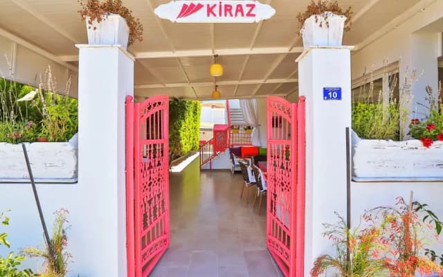 Kiraz Otel Alacati