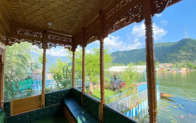 The Apollo 11 Heritage Luxury Houseboat