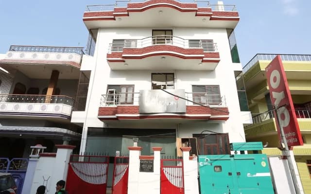 OYO Flagship 128 AIIMS BHU