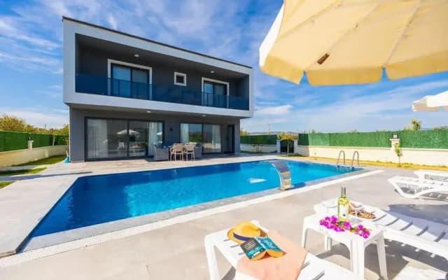 Villa Grand Yasar 1 With 4 Bedrooms and 4 Bathrooms