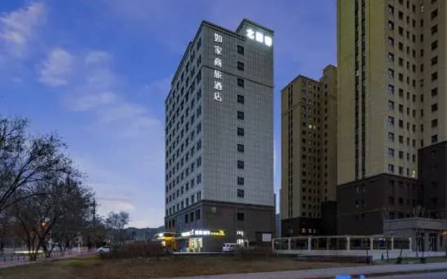 Homeinn Selected Hotel (Urumqi Xinbei Yuanchun Agricultural University Store)