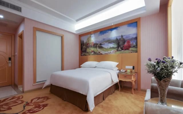 Vienna Hotel (Huizhou Qiuchang Yingbin Road)