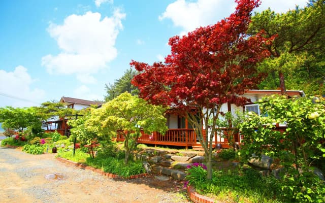 Manripo Seokyangeui Chueok Pension