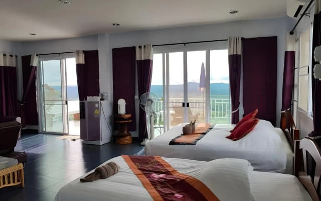 Baanmorkburi Resort