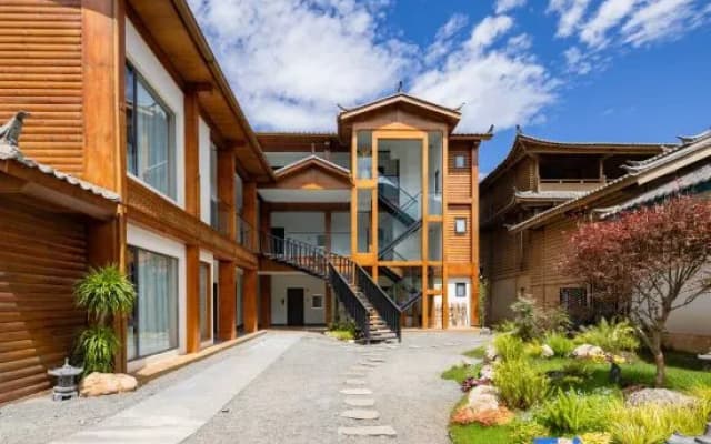 Chunshi · Amber | Amber Hotel Lakeside Resort Hotel (Lugu Lake Daluoshui Village)