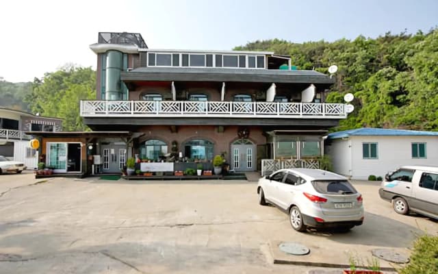 Ganghwadokathana Pension