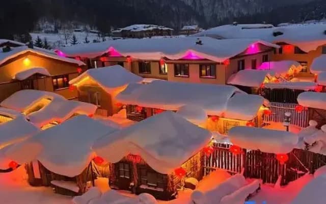Xuegu Junbao Inn (China Snow Valley Scenic Area)