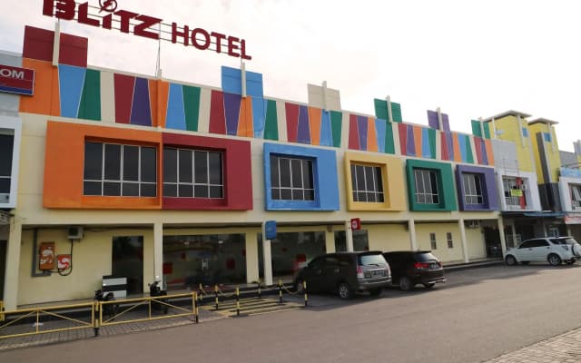 Blitz Hotel Batam Near Sultan Mahmud Ri'ayat Shah Mosque
