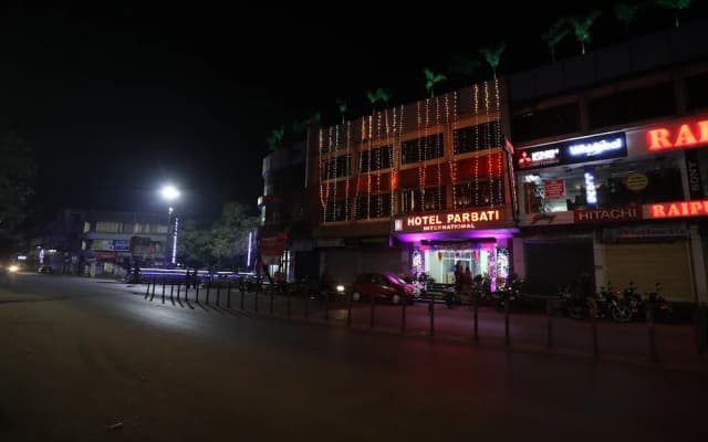 OYO 28631 Hotel Parbati International
