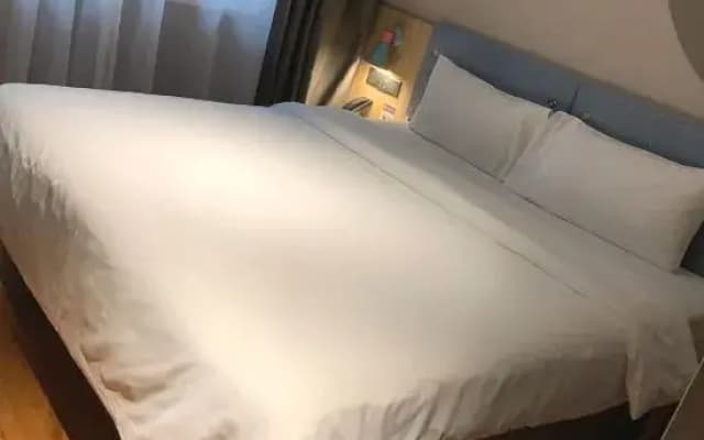 V+ E-sports Homestay