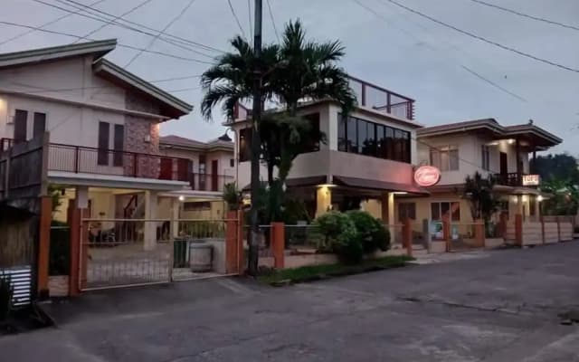 Tops Lodging House