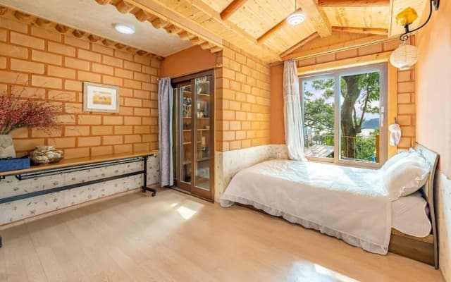 Tongyoung Blue House Spa Pension