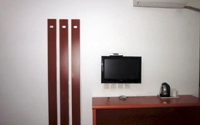 Noah Hotel (Jinan Daming Lake)(如家华驿酒店(济南大明湖历山路店))