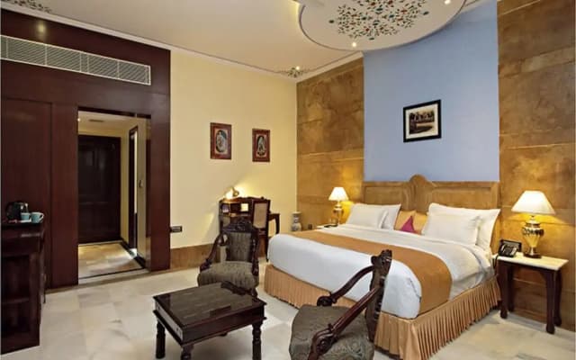 Hotel Talaibagh Palace