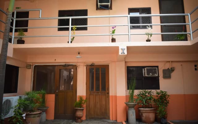 1st Street Park Apartelle