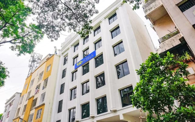 Fabhotel Royal Palace Inn