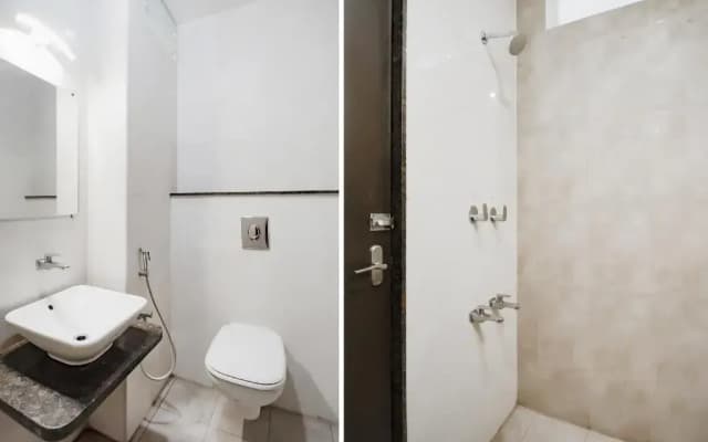 Royal Regency Lodge by OYO