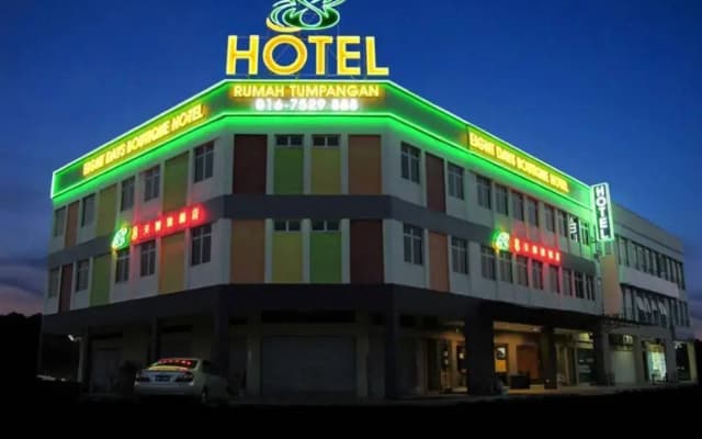 8 Days Boutique Hotel @ Mount Austin JB