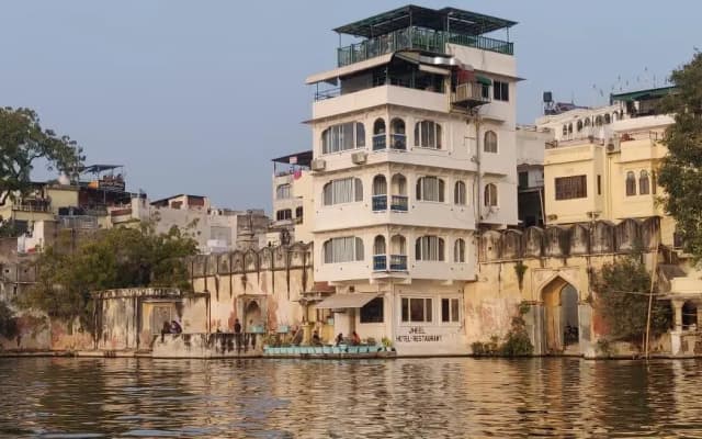 Jheel Hotel and Restaurent