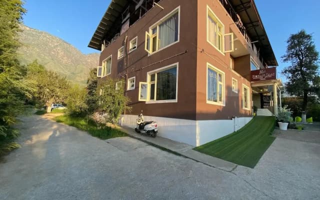 Rozan Jaai Orchard Hotel