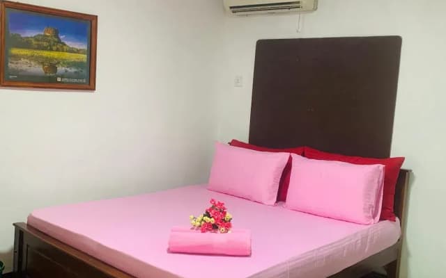 Lake Front Cottage Sigiriya