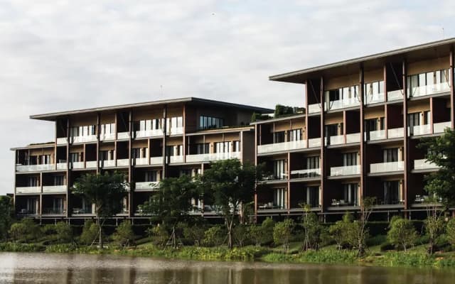 atta Lakeside Resort Suite