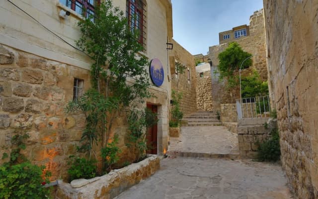 Aryan Otel