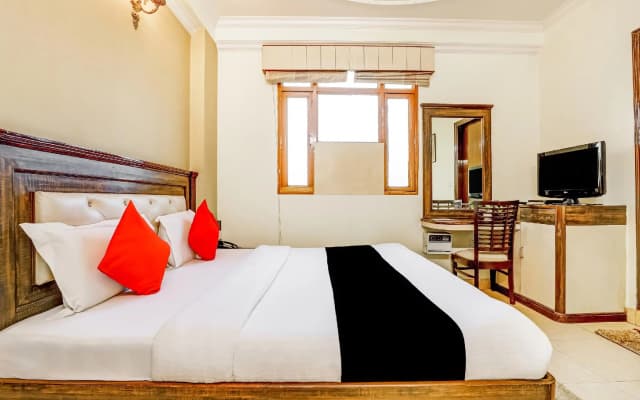 CAPITAL O74390 Hotel Grand Park Inn