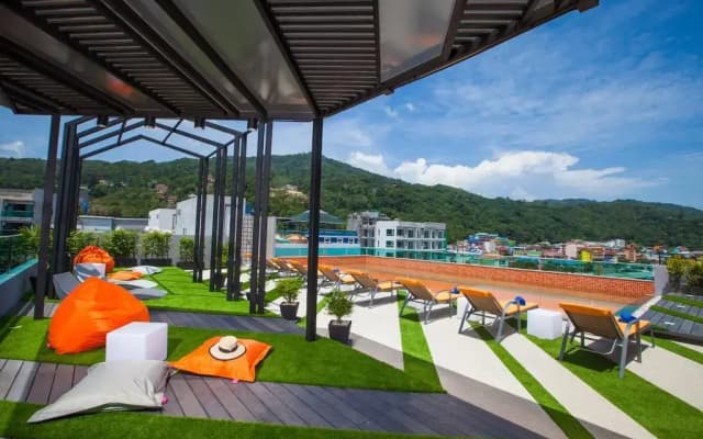 Отель The Crib Patong