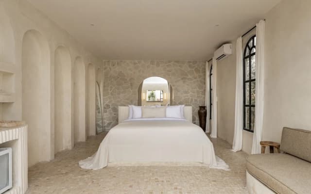 Luxe & Unique honeymoon Bocami Suites- 2 by OriVista