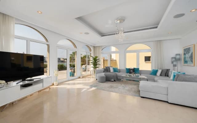 Maison Privee - Ultra-Luxury Villa w/ Private Pool & Beach on Palm