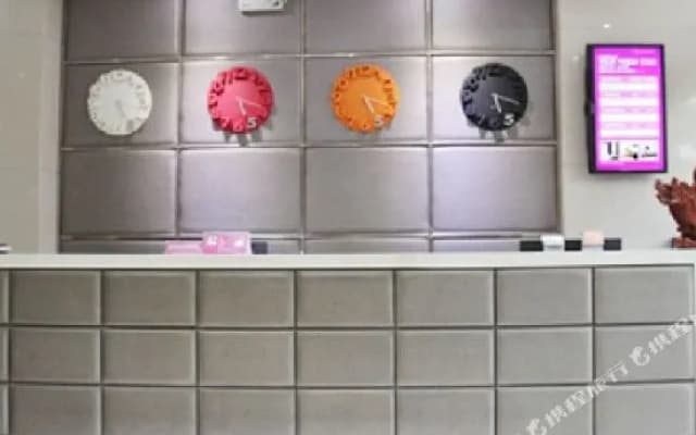 Yiwen Zhixing Fashion Hotel