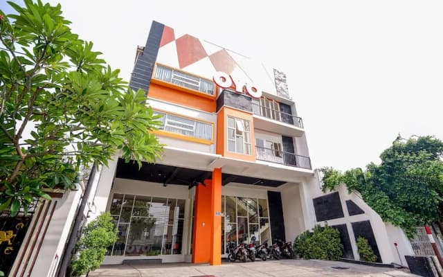 OYO 221 Pratisarawirya