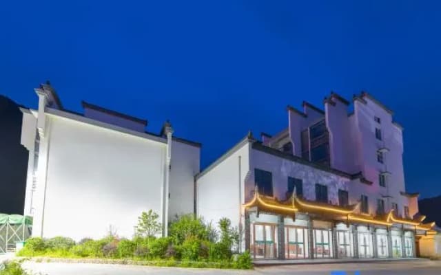 Green Ring Resort Hotel (Jing County Wannan Sichuan-Tibet Line)