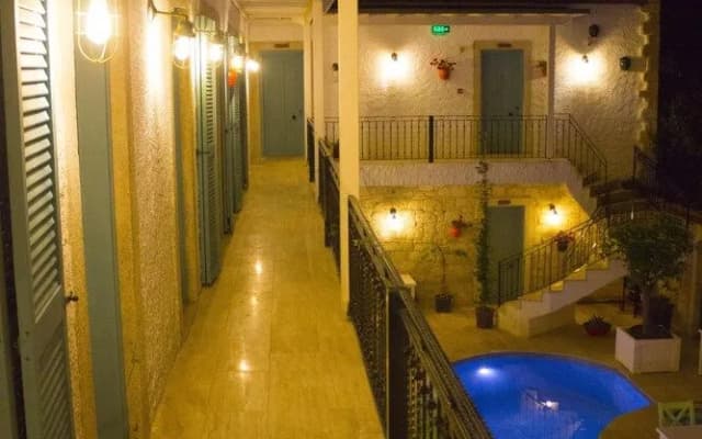 Avlu Alacati Butik Otel