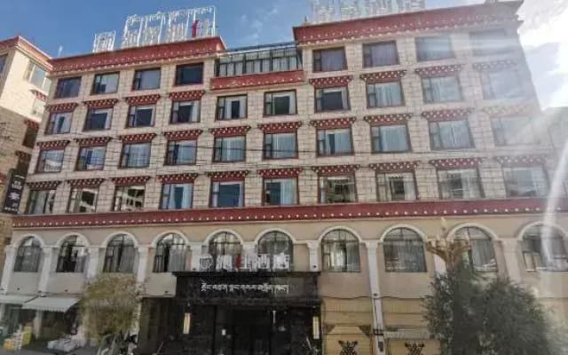 Garze Chin lives in a hotel