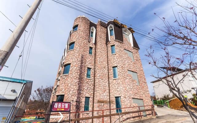 Hwaseong Leon